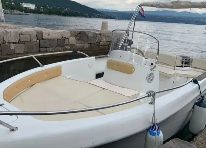 Saver 550 Open Powerboat in Lovran