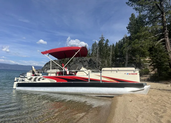 Beautiful 24 foot Godfrey Tritoon for 12 People in South Lake Tahoe