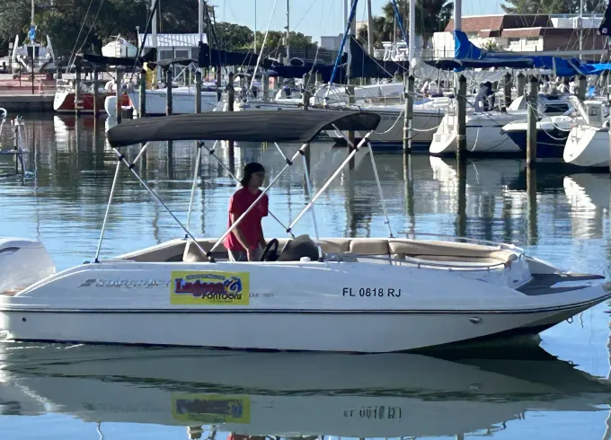 Beautiful Starcraft 20ft Deck Boat for 7