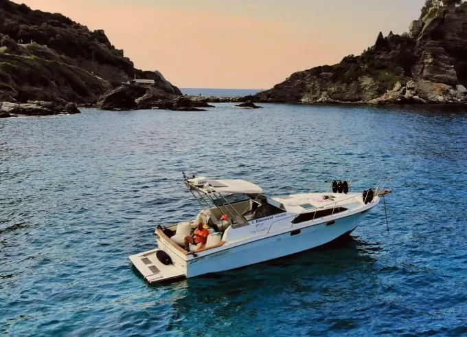 Private Cruises in Skopelos by Bayliner Conquest 3150 Offshore Motor Yacht