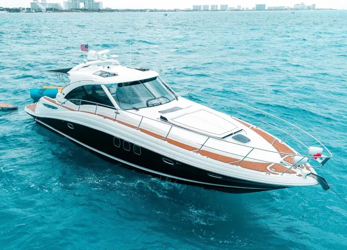 Sundancer 52ft Cancún Yacht for Charter in Cancún, Quintana Roo