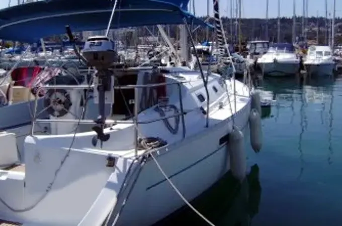 Charter a 6 Person Beneteau 331 Cruising Monohull in Greece..