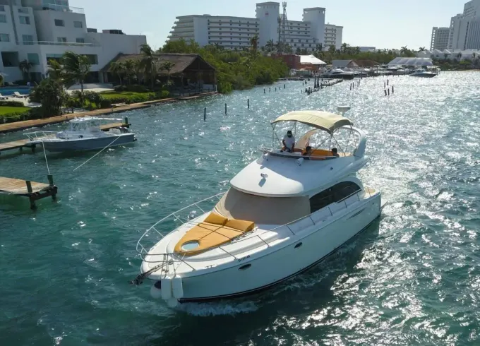 Meridian 41ft Luxury Yacht Charter in Isla Mujeres