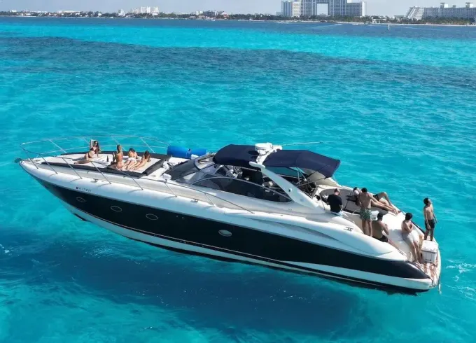 Elegant 60ft Sunseeker for Charter in Cancún!!!