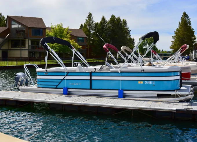 Crest Pontoons Deluxe LX 240 24ft Tritoon, Self-Captain — Lake Tahoe