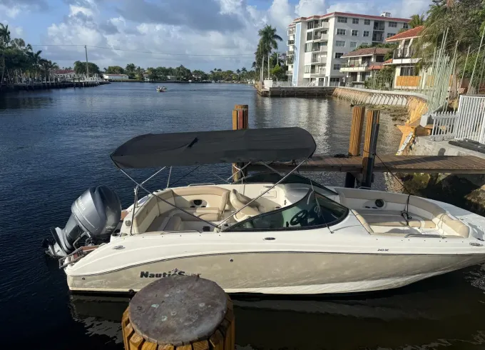 Fort Lauderdale's Ultimate All-Inclusive Deck Boat Experience!
