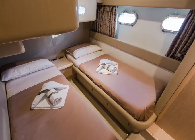 FERRETTI 460 FLY, Podstrana, Croatia