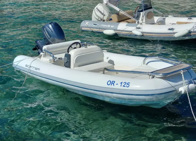 Scanner Cosmo 420 RIB A small boat with a lot of space…
