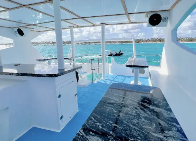GORGEOUS VIP YACHT CRUISE RENTED BY OWNER INCLUDED OPEN BAR AND CREW
