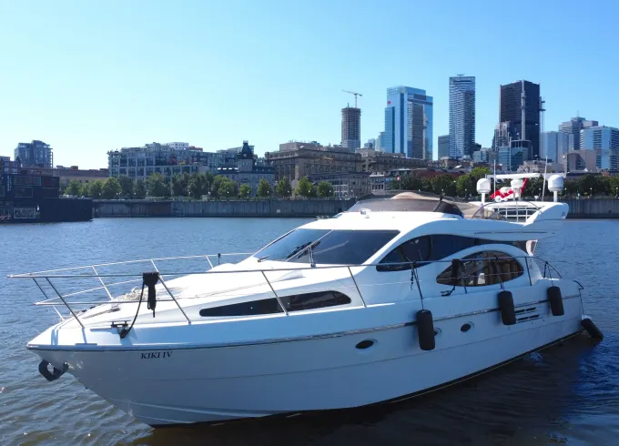 50' Azimut Luxury Yacht (Fits 23 Guests) in Montreal