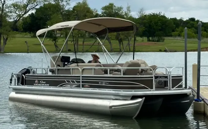 DATE NIGHT in Texas with Sun tracker sportfish 24 xp3 Pontoon!