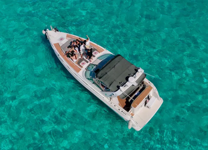 Private & beautiful 42ft Formula motor yacht | Snorkel Isla Mujeres