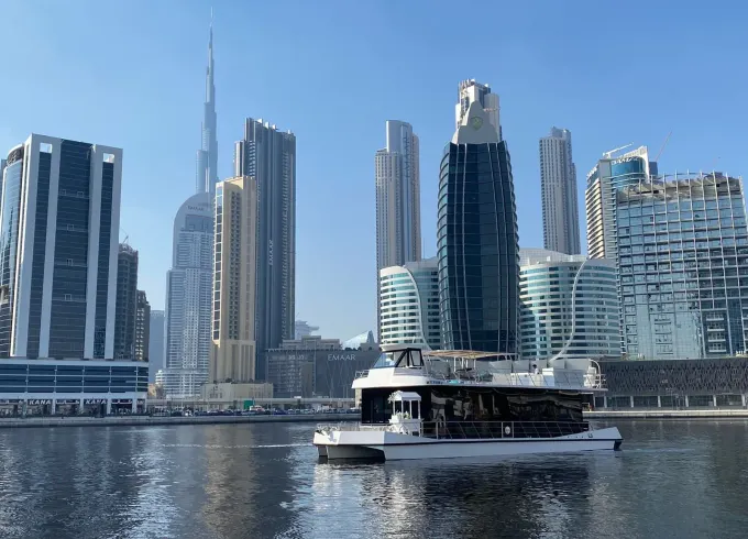 Vip 65ft Luxury Yacht - Huge Flybridge for 12 Guests in Dubai Marina