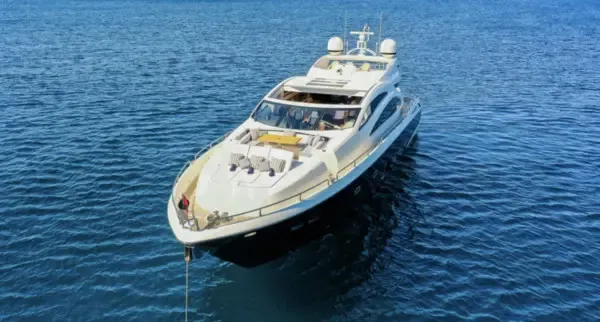 Sunseeker Predator 86 Yacht offers accommodation for 8 guests across 4 cabins