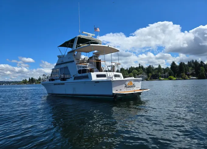 Experience Seattle in Style: 42ft Yacht for fun with friends and family!