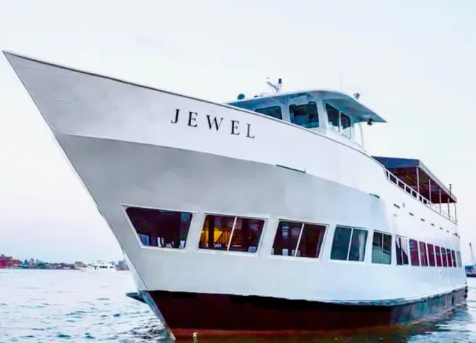 120' Jewel NYC Luxury Yacht for Corporate Events, Weddings, and Parties!