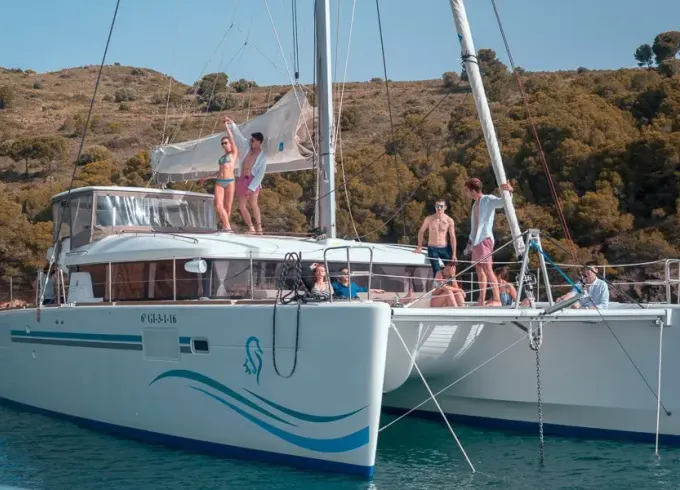 Captained Lagoon 450 Catamaran in Roses - Costa Brava