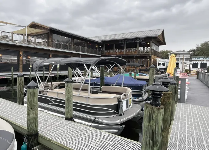 Crab Island 21' Suntracker 20 DLX Party Barge