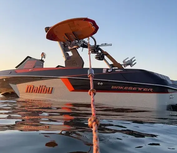 2020 Malibu Surf Boat With Stereo and Huge Surf Wave