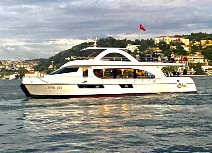 78ft Yacht Istanbul Bosphorus Sightseeing Tour