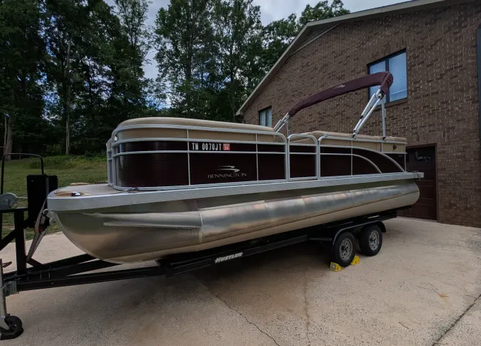 22' Bennington Pontoon on Lake James or delivery to other Lakes.