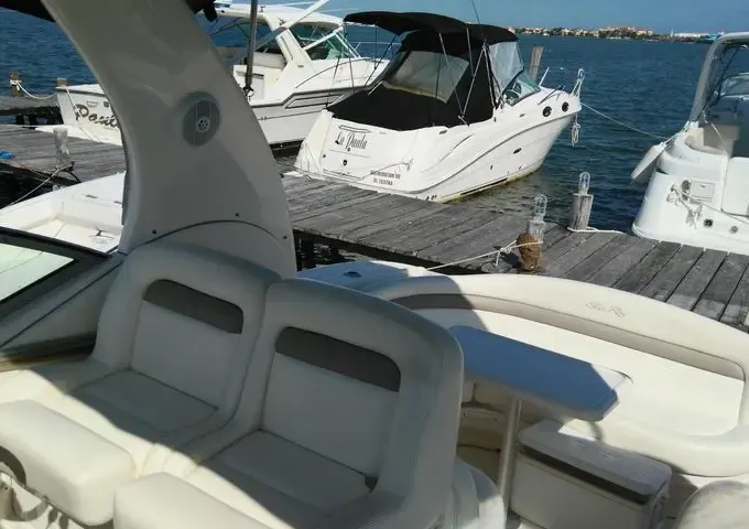 Charter the 33' Searay Motor Yacht in Cancún or Isla Mujeres