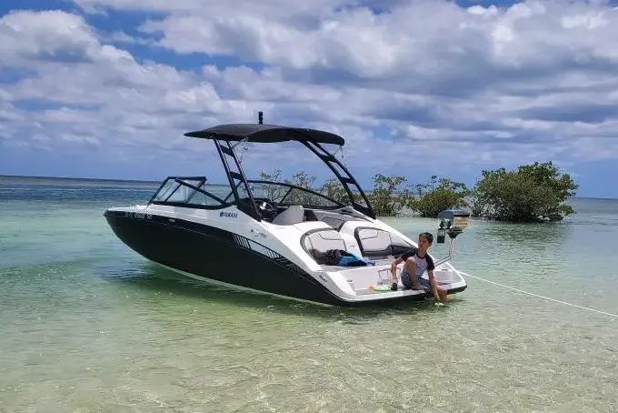 Yamaha AR210 Deck Boat in North Miami Beach