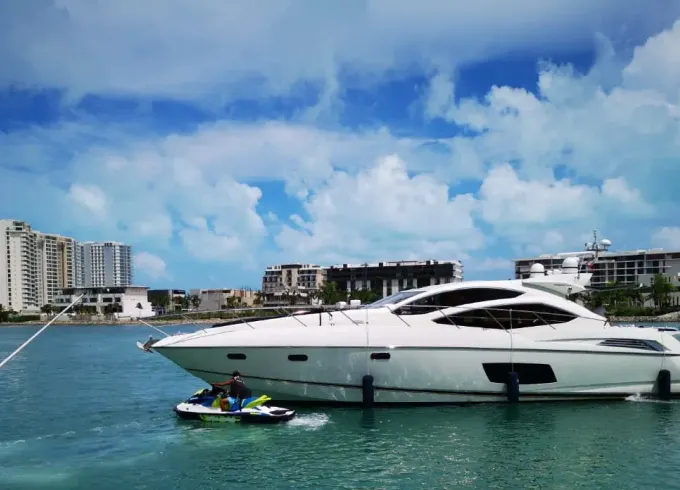 Sunseeker 64 Luxury Yacht in Cancún