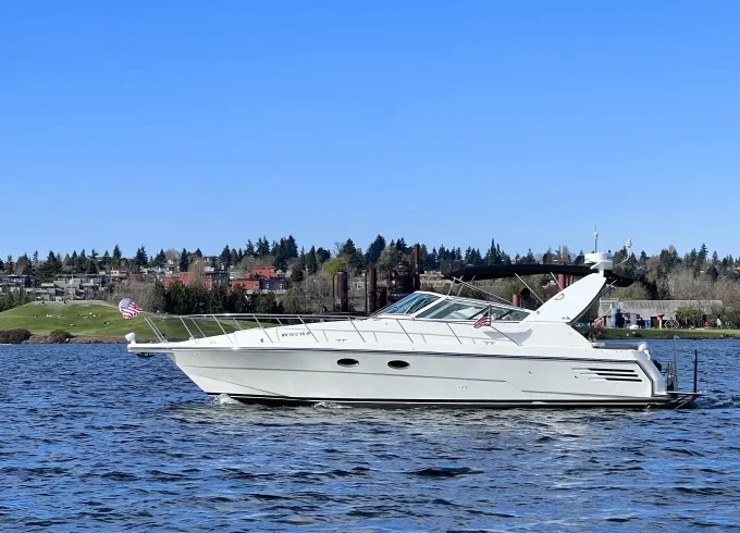 Private 40’ Trojan Yacht Cruise on Lake Union & Lake Washington