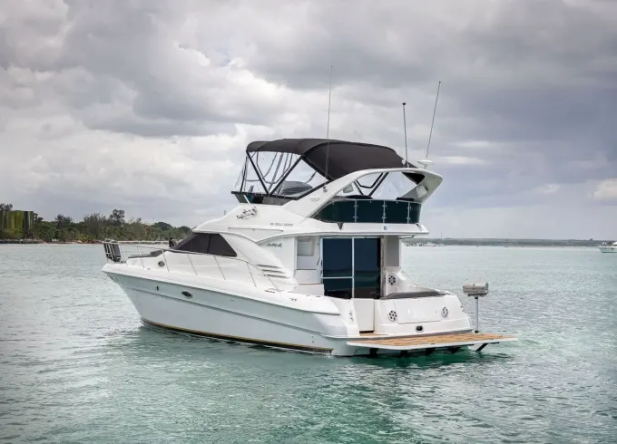 42ft Sea Ray Motor Yacht Rental in Boca Chica, Santo Domingo