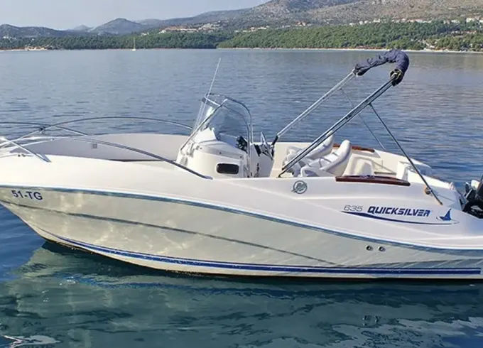 Quicksilver Commander 635 Boat Rental in Faro, Portugal