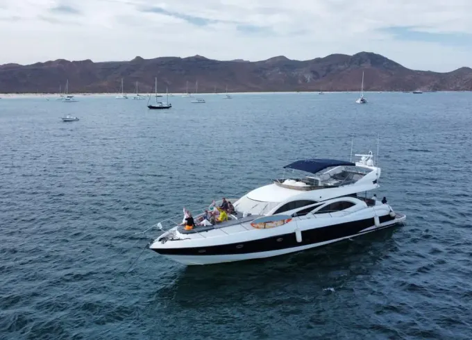 75’ Sunseeker Yacht in La Paz. Visit Espiritu Santo or Balandra