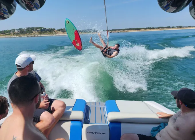 Wakesurf or Just Relax on Canyon Lake with me as your Experienced Captain
