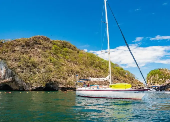 Sailing Sloop Hunter 40 in Puerto Vallarta