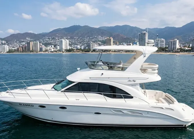Experience Acapulco in Style: 45' Sea Ray Flybridge