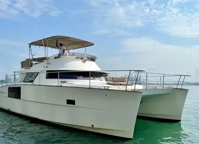 Luxury Motorized 47ft Power Catamaran for up to 25 people in Cartagena