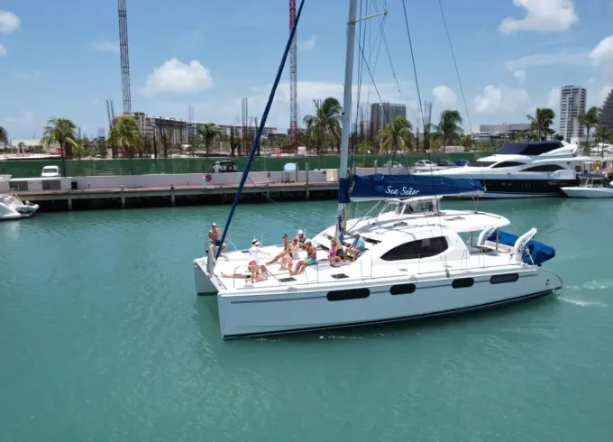 30 Persons 46' Cruising LEOPARD Sailing Catamaran in Cancún, For Charter