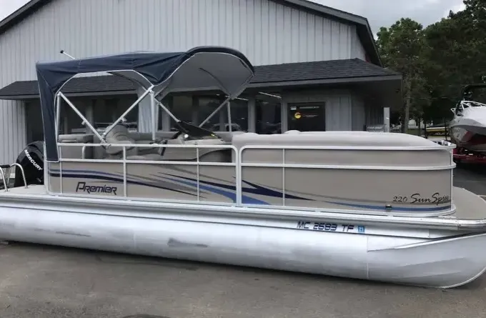 24ft Pontoon Rental in Lake Odessa, 3 day min $1500 in the Lake Odessa area .