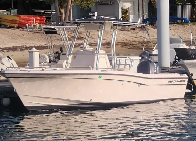 22' Grady White Center Console – Seats 8 | Riviera Beach, FL