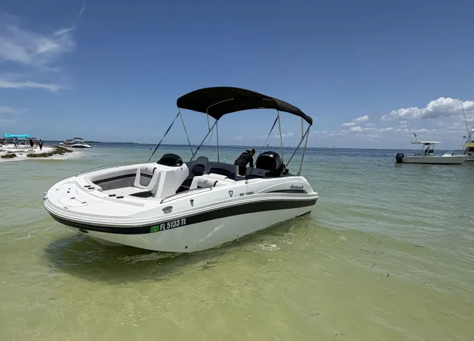 20ft Hurricane SS192 Deck Boat new and clean for up to 10 people