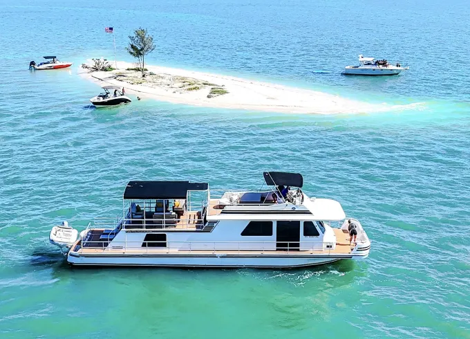 60ft Gibson Houseboat for the ultimate comfort on the water!