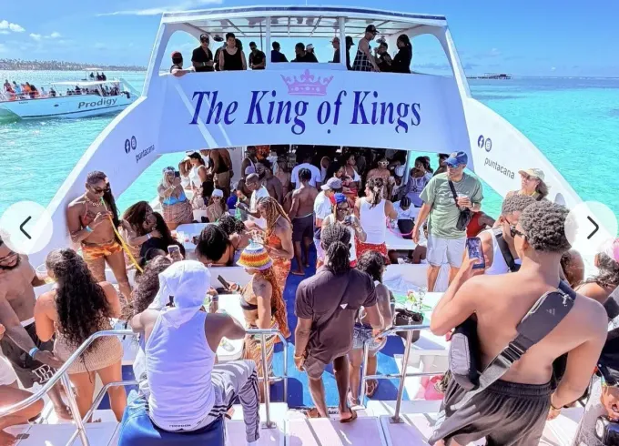 Exclusive Getaway with Sea Ray 180 Bow Rider Sport to Cuna de Los Nidos!