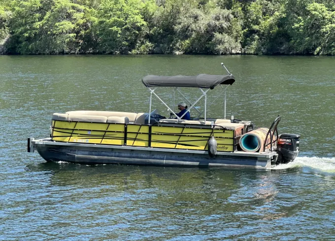 Lake Travis Bentley 24 ft Tritoon with Lilly Pad