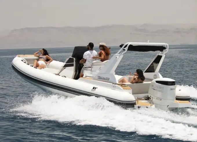 Boat rentals in Empuriabrava | Tiger Marine 850 Topline RIB (2025)