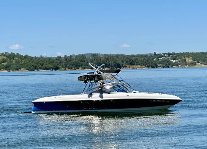 Tige 24 VE SK Bowrider In Water Lake Nacimiento for 11 Guests