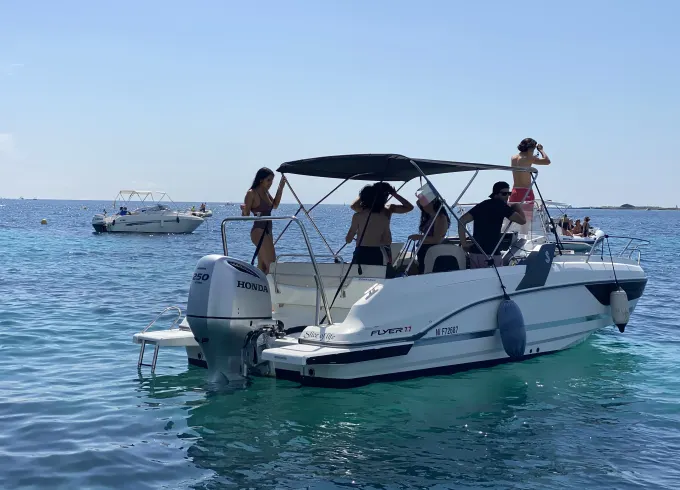 Motorboat up to 9 guests - Confortable Beneteau 8 Meters 300ch