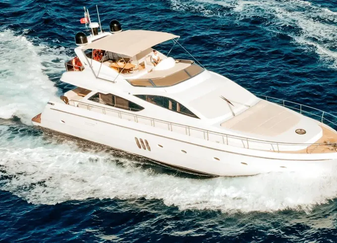 Luxury motor yacht with a capacity of 8 people in Gocek