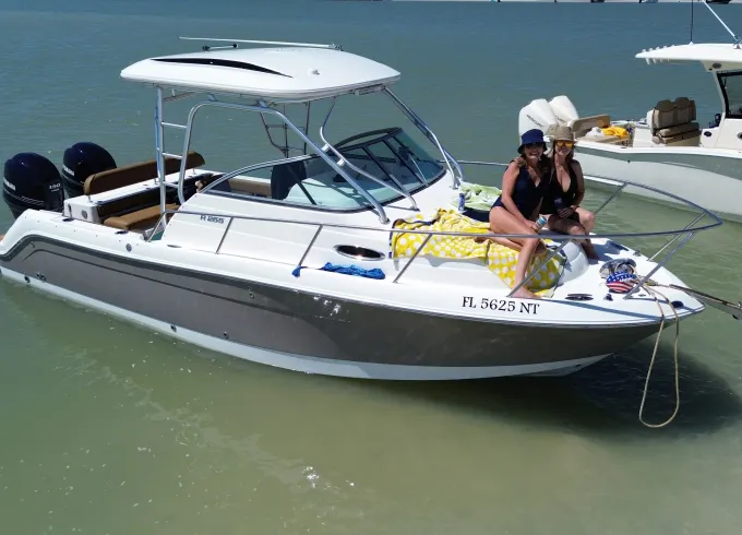 25' Robalo Walk-Around Cabin for VIP Boat Experience in Naples & Barrier Islands