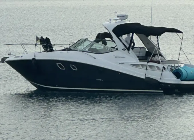 Luxury 33ft Yacht with crew in Montego Bay