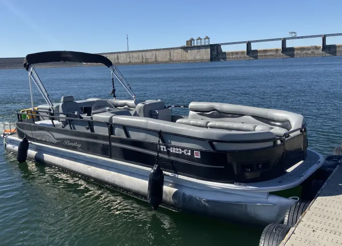 28ft Bentley Party Pontoon for 15 people on Lake Travis!